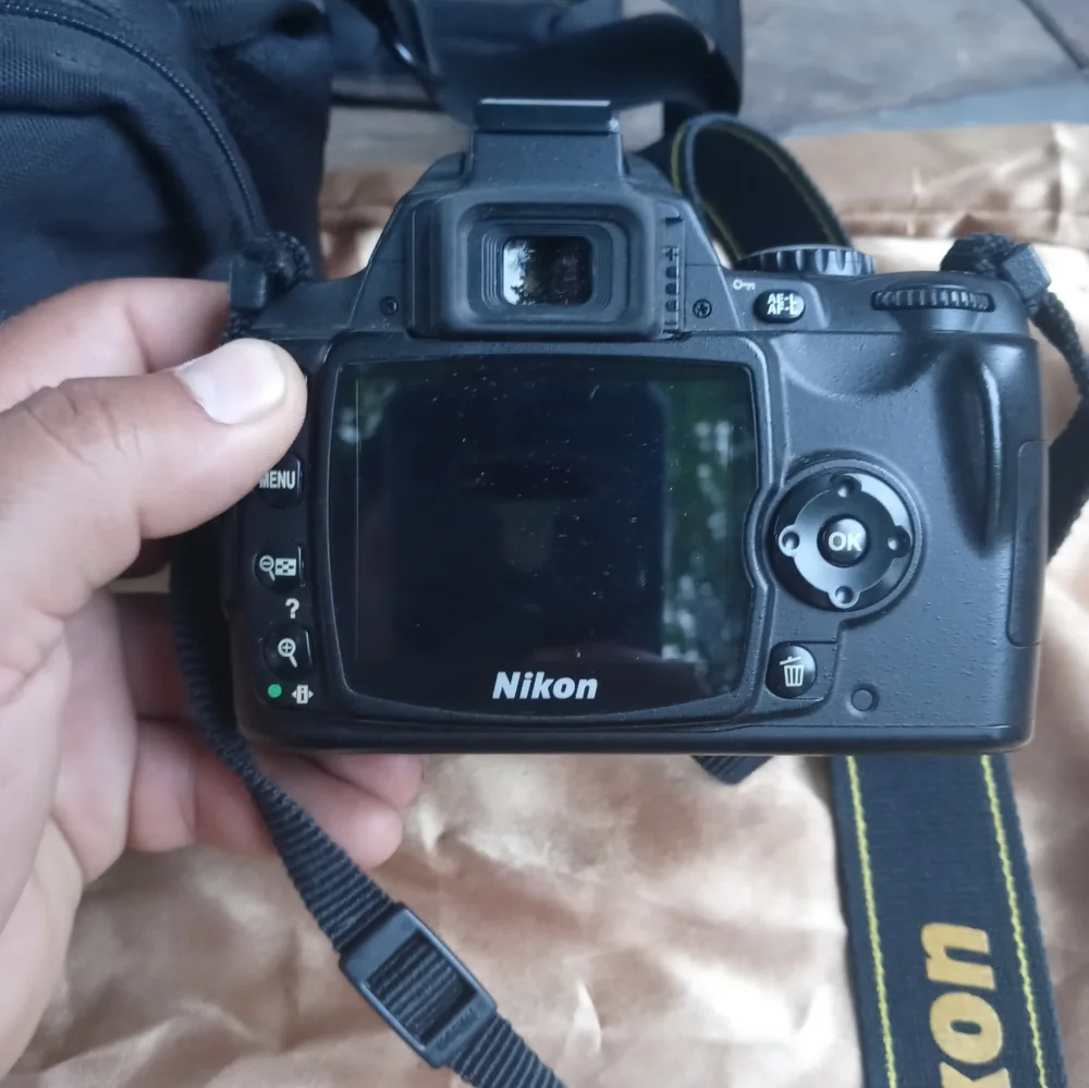 Nikon D40 camera with lense and carry bag
